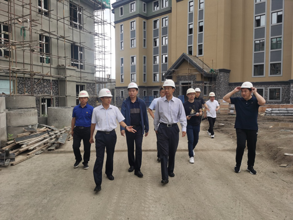 1长白山管委会向导视察永乐国际·山河府项目_副本.png